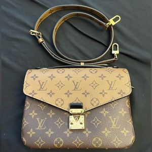 Louis Vuitton Pochette Métis Reverse Monogram